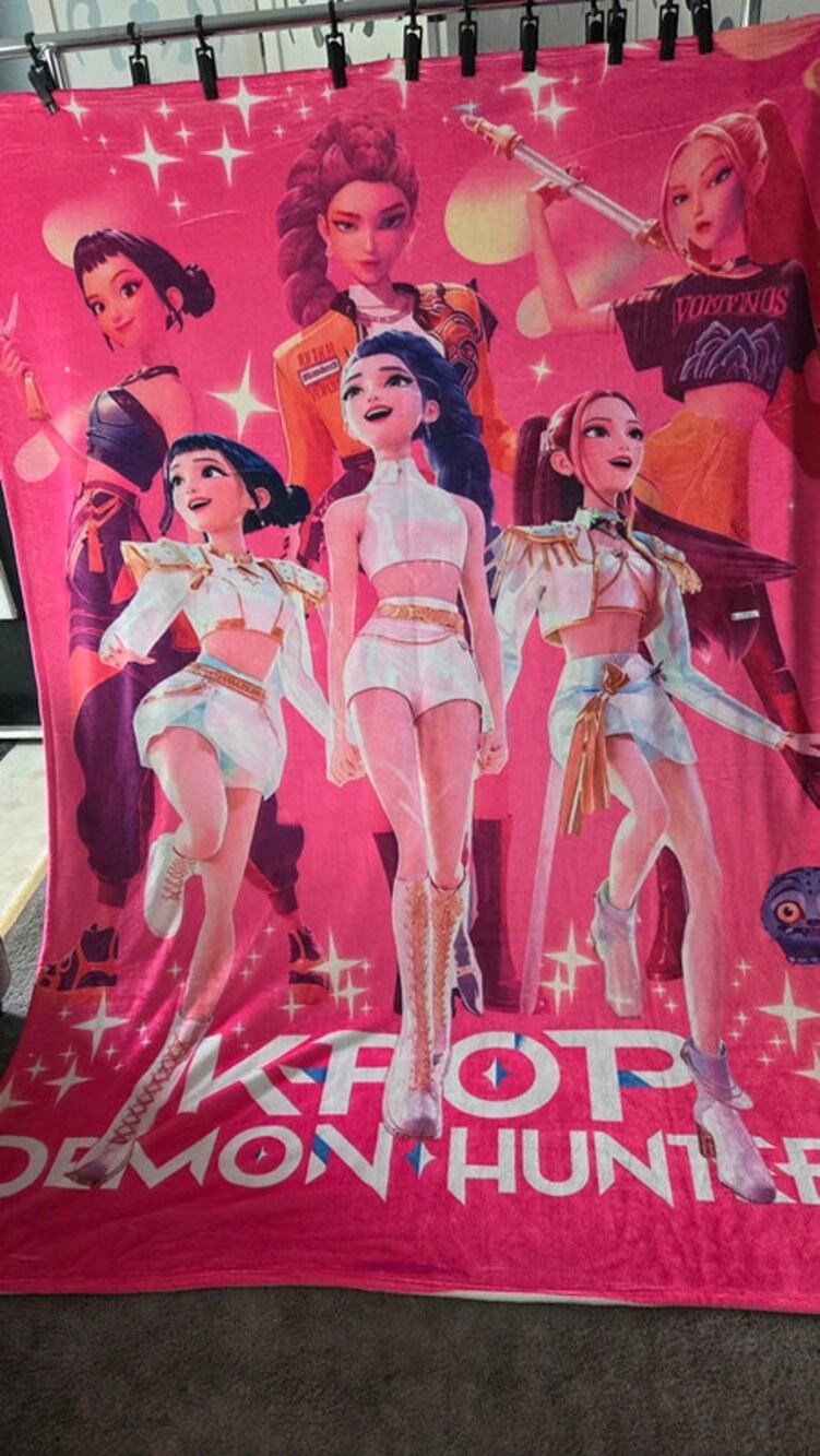 KPop Demon Hunters Blanket 60x80 Rumi Mira Zoey Hunter/x Plush Fleece Throw NWOT